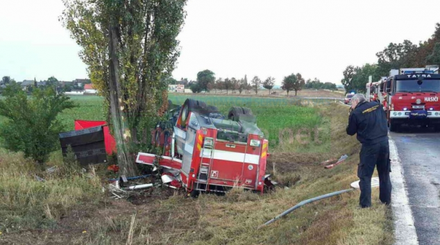 Nehoda hasičské cisterny na Šumpersku