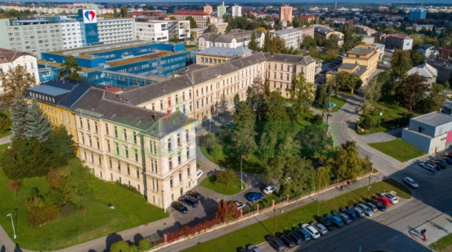Začíná demolice nejstarší budovy v areálu FN Olomouc