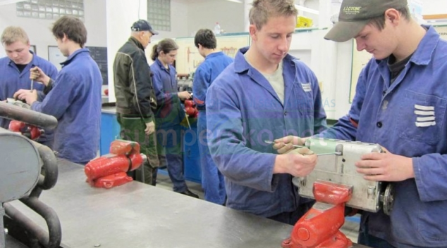 Ředitelka Irena Jonová: „Rekvalifikační vzdělávání dává práci téměř ze sta procent“