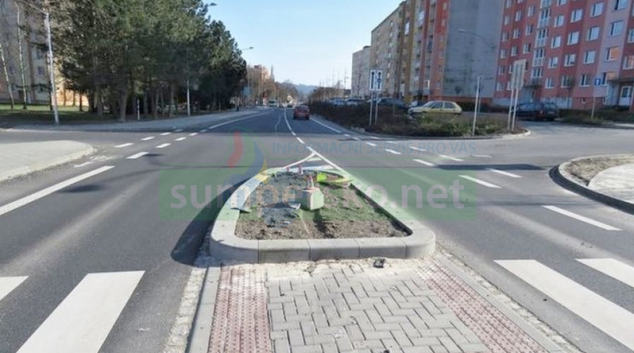 Řidič poškodil nový středový ostrůvek v Šumperku