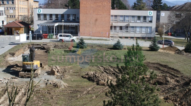 Řidiči pozor při vjezdu do nemocnice v Šumperku