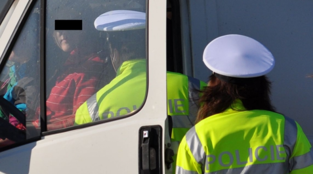 Řídili s alkoholem v krvi a skončili v policejní cele
