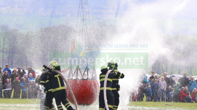 Dobrovolné jednotky hasičů na Šumpersku cvičily plnění bambivaku
