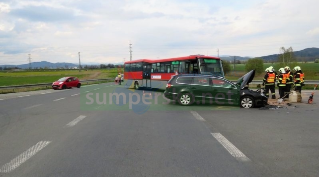 Kolize linkového autobusu a osobního auta na Zábřežsku