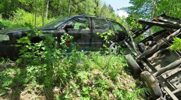 Řidič nezvládl jízdu s přívěsem u Klepáčova