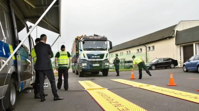 Olomoucký kraj má „bič" na přetížené kamiony