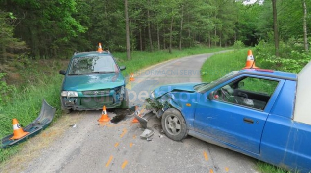 Na lesní cestě u Žulové bourala dvě vozidla