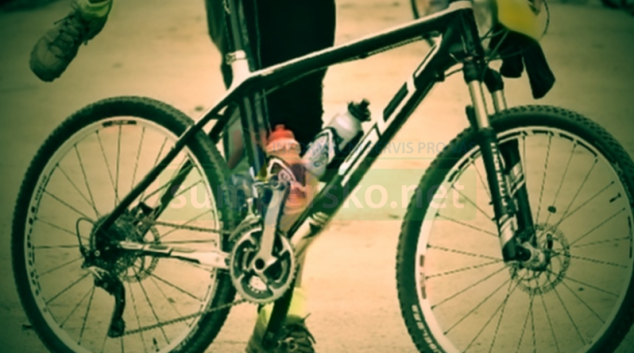 Zloděj se projížděl na odcizeném kole, viděl ho majitel