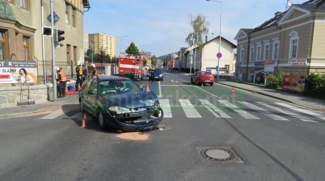 Řidička v Šumperku vjela do křižovatky na červenou
