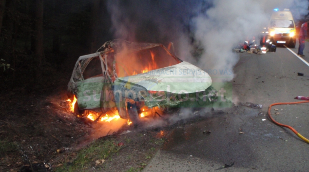 Projíždějící řidička vytáhla zraněného mladíka z havarovaného auta