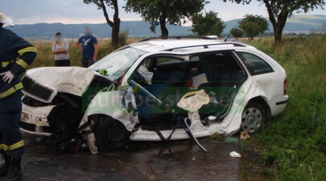 Řidička zůstala zaklíněna ve vozidle u Brníčka