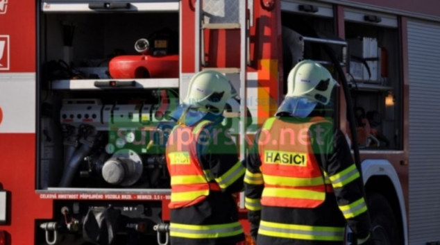 Požár zcela zničil dřevěnou konírnu v Bílé Vodě