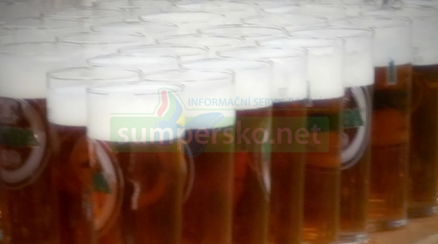 Dal si piva navíc a nechtěl opustit restauraci v Hanušovicích