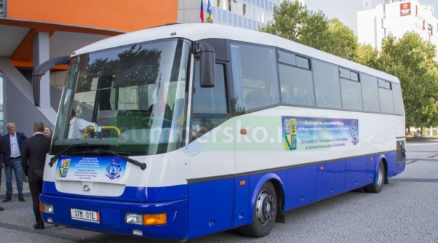 Hejtmanství darovalo partnerskému regionu Vojvodina autobus