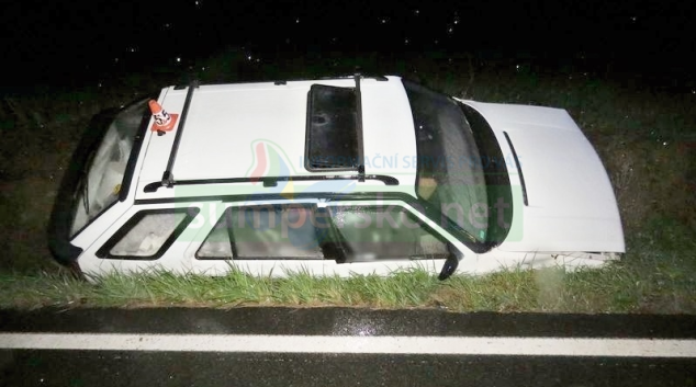Řidič havaroval v Bratrušově a pěšky šel nehodu oznámit do Šumperka