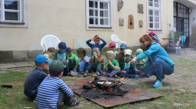 V Pavlínině dvoře si můžete vyzkoušet „přežití v pravěku“