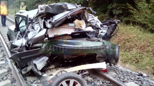 Opilý řidič vjel u Červenky na železniční přejezd kde uvízl