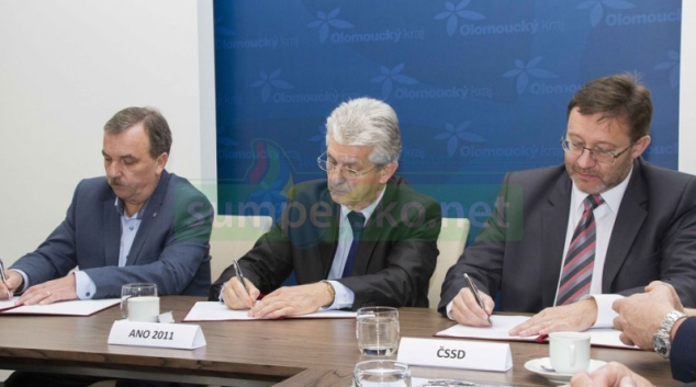 Nové vedení Olomouckého kraje podepsalo koaliční smlouvu