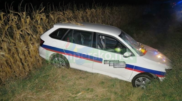 Řidič vjel do protisměru a skončil v kukuřičném poli