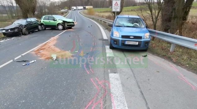 Bludovský kopec uzavřela ráno dopravní nehoda pěti vozidel