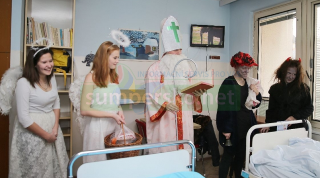 Mikuláš nezapomněl ani na děti z Nemocnice Šumperk