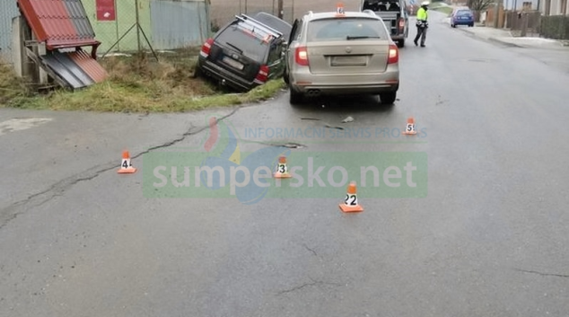 V Klopině havarovala mladá žena při předjíždění