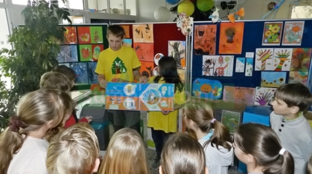 Žákovský Ekotým školil, jak naložit s povánočním odpadem