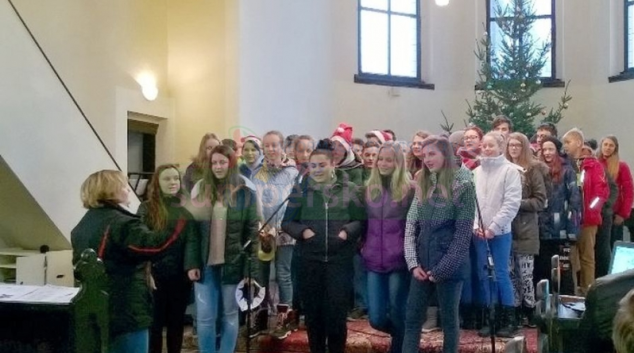FOTO: Šumperský kostel se rozezvučel dětským zpěvem