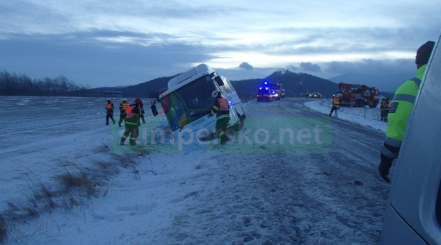 Ve Skorošicích havaroval autobus