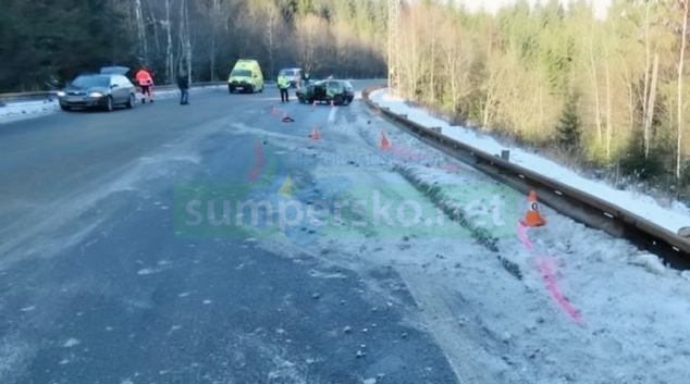 Twingo se několikrát přetočilo přes střechu