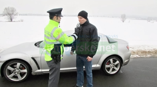 Policejní hlídky zastavily během dne 187 vozidel