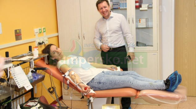 Darovali krev s rektorem Univerzity Palackého