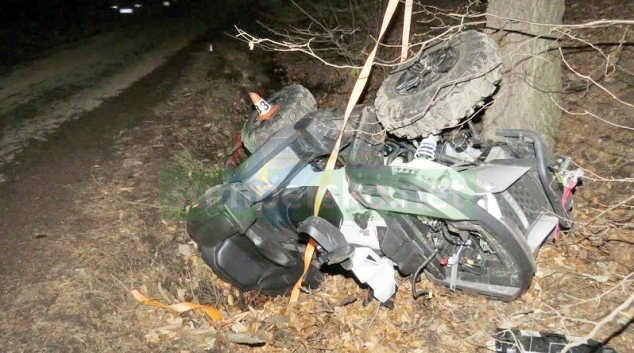 Řidič na čtyřkolce nezvládl smyk a havaroval