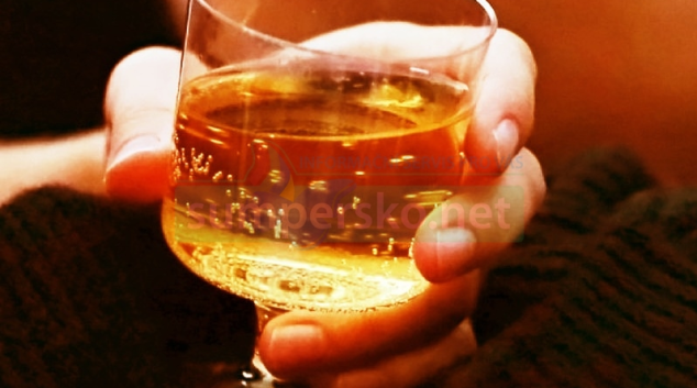 Vozidlo bylo v chodu a řidička spala za volantem