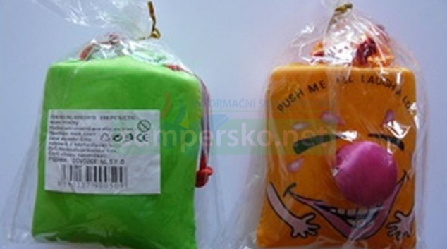 Řehtací pytlík může poškodit zdraví dítěte