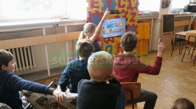 FOTO: Dětem chvíle v družině na Pětce oživuje Kinet X-box