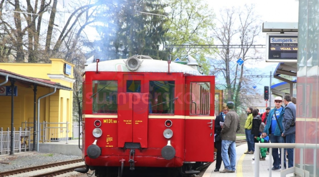 Cestující ze Šumperka na odemykání točny v Olomouci sveze historický Hurvínek