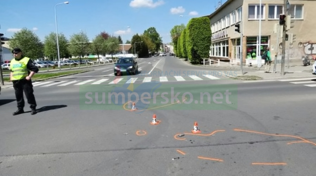 Řidička v Šumperku nedala přednost motorkáři