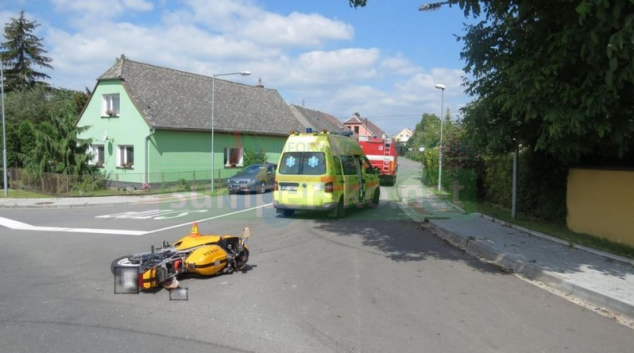 Zraněním dvou osob skončila dopravní nehoda v Dlouhé Loučce