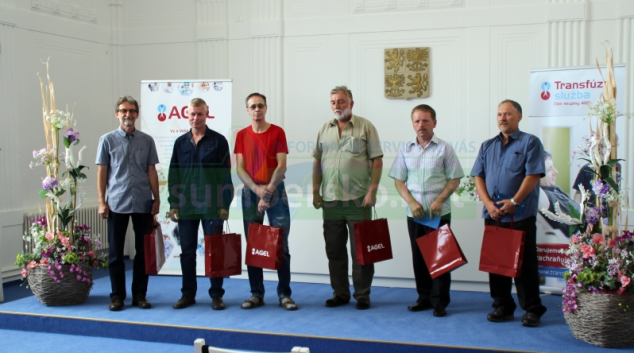 Čtrnáct mužů darovalo dvěstěkrát svou krev či plazmu