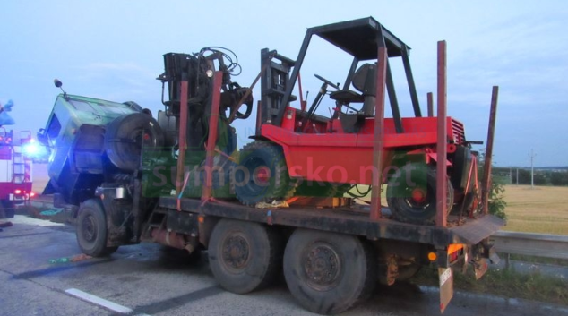 Nákladní vozidlo začalo za jízdy hořet