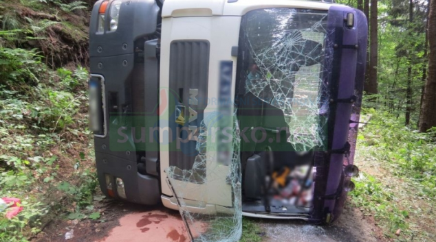 Při jízdě z kopce vozidlu selhaly brzdy