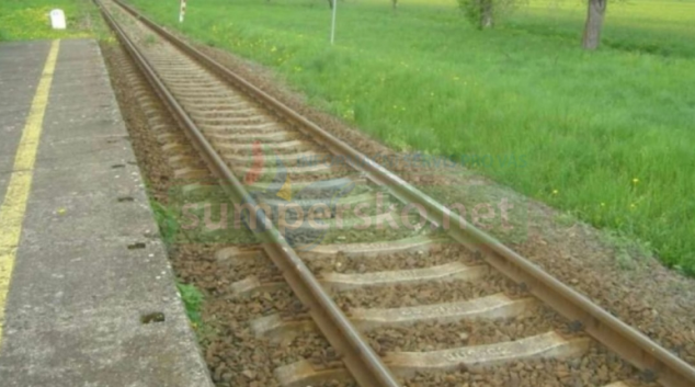 Kamení na kolejích ohrozilo cestující i vlakovou soupravu