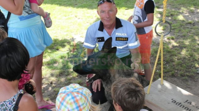 Policejní psovod zachránil v Olomouci tonoucího muže