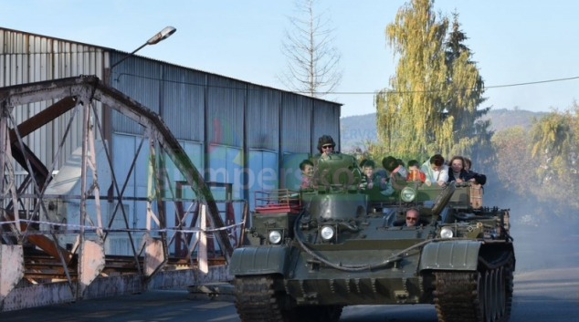 Na projížďku tankem láká silniční muzeum ve Vikýřovicích