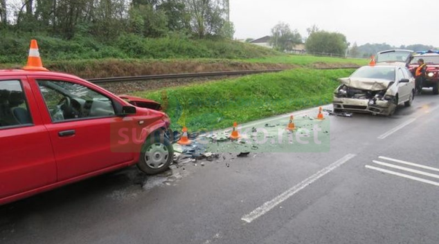 Zraněním řidičky skončila čelní srážka vozidel na Jesenicku