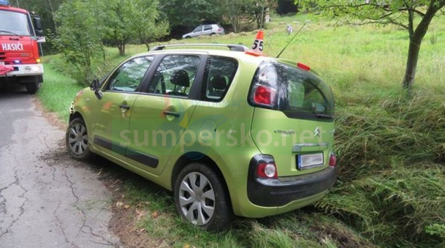 Nepozornost kvůli telefonu se vymstila řidiči v Bohutíně