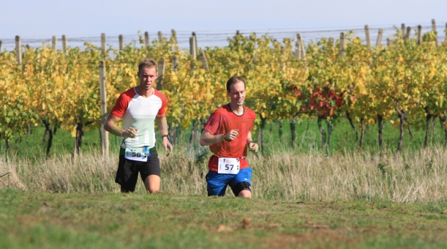 Finálová trasa běžeckého seriálu přivedla závodníky mezi vinice