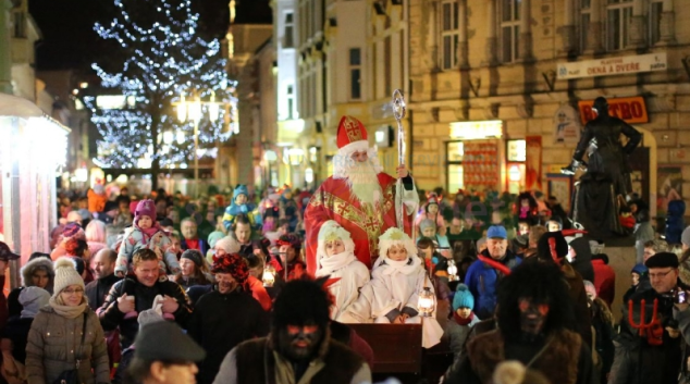 FOTO: Mikulášský průvod prošel Šumperkem