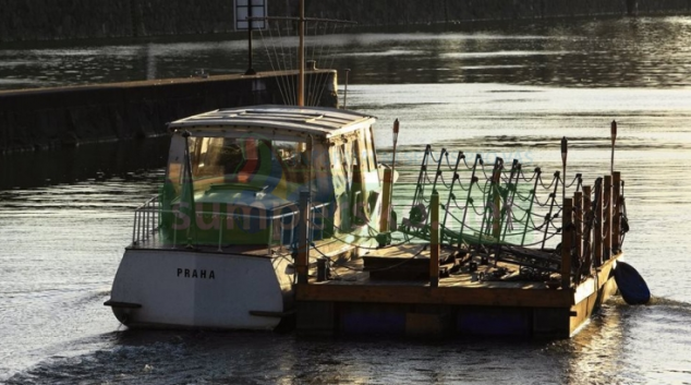 Přes deset tisíc vůdců plavidel a členů lodních posádek si musí vyměnit průkazy